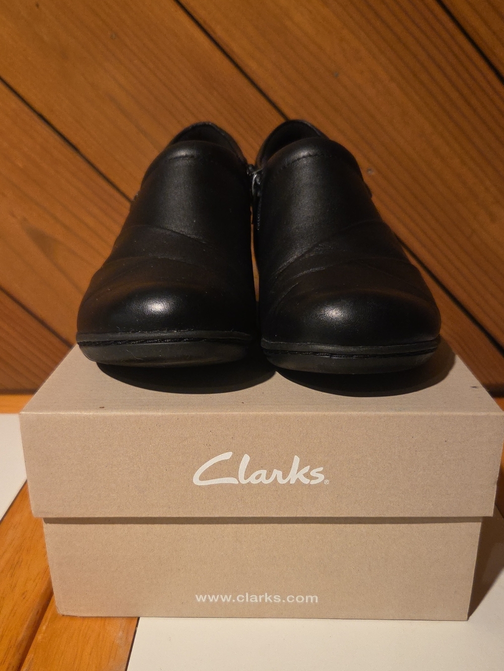 Clarks Women's Black Slip-On Leather Loafers SIZE 8M